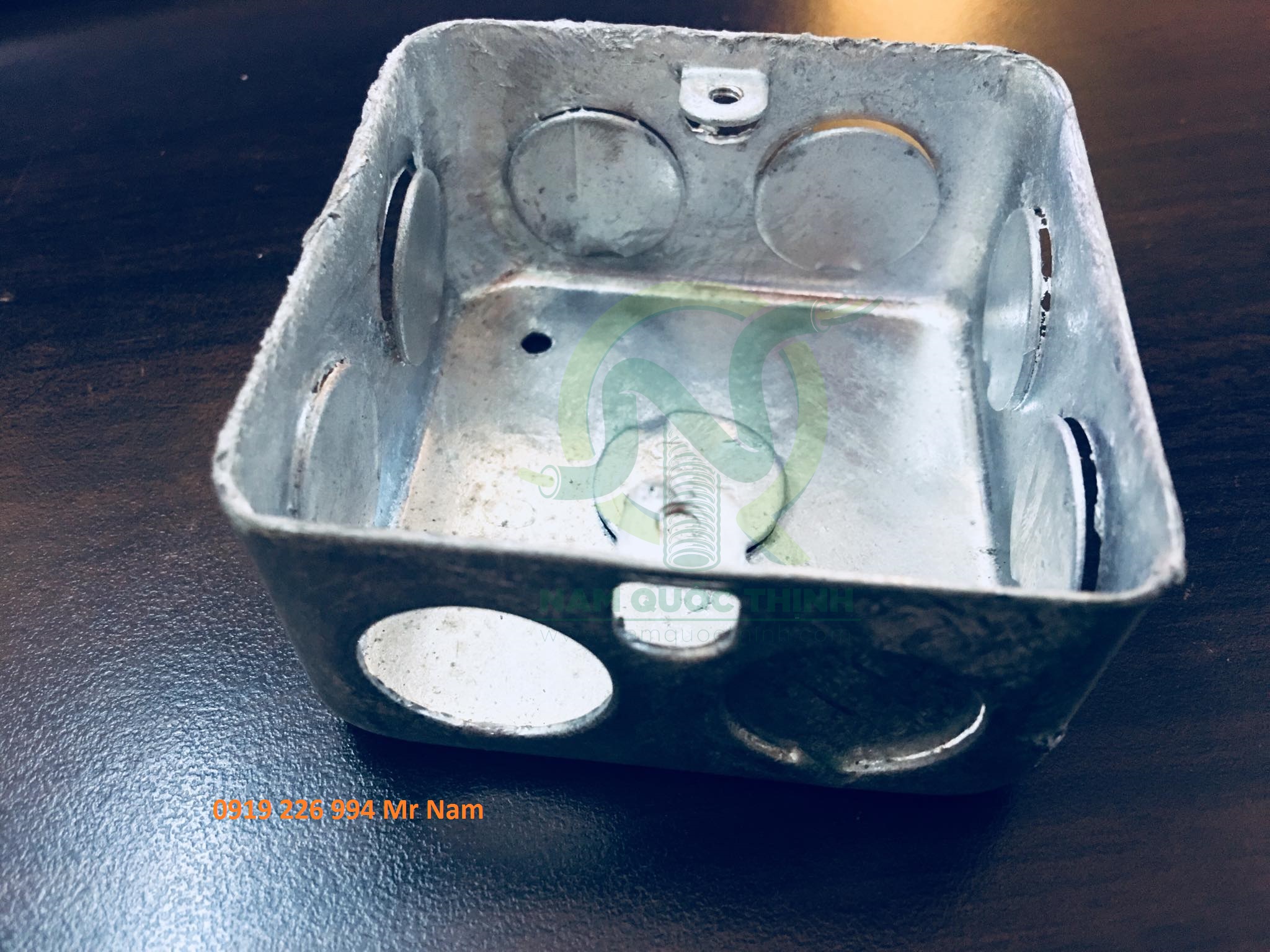hộp thép âm tường