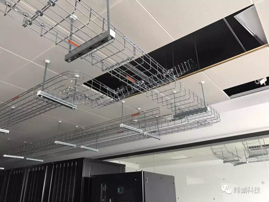 Máng cáp dạng lưới trong trung tâm dữ liệu (Data Center)